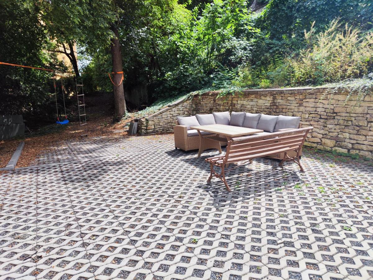 Spacious Flat & Parking Possibility, 3 Stops To Wenceslav Square Prag Eksteriør billede