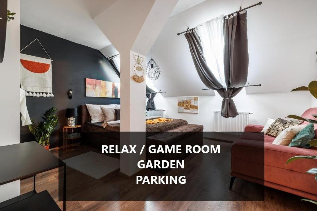Spacious Flat & Parking Possibility, 3 Stops To Wenceslav Square Prag Eksteriør billede