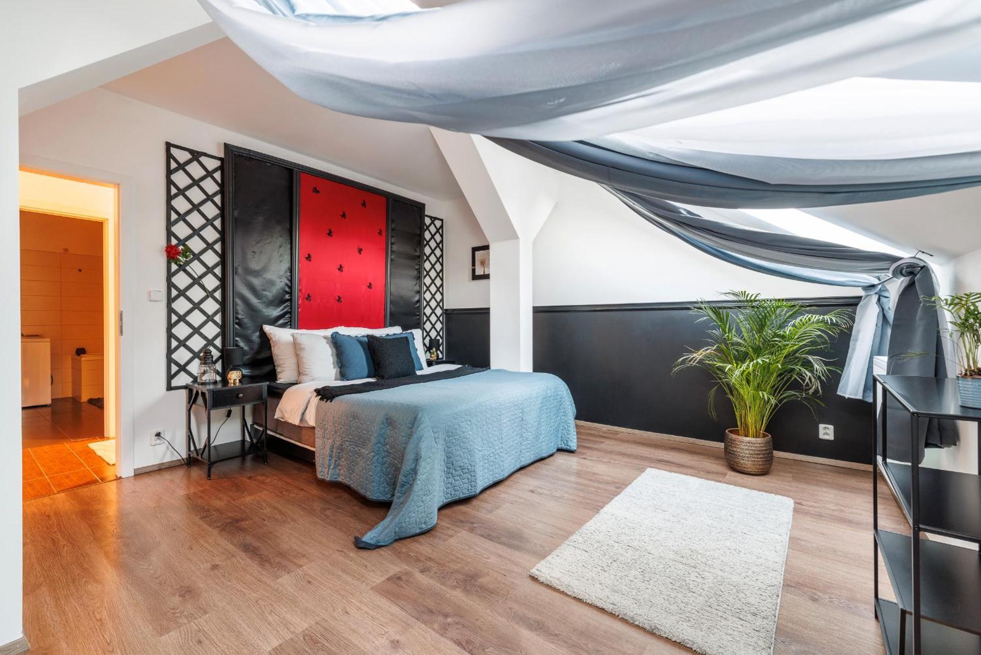 Spacious Flat & Parking Possibility, 3 Stops To Wenceslav Square Prag Eksteriør billede