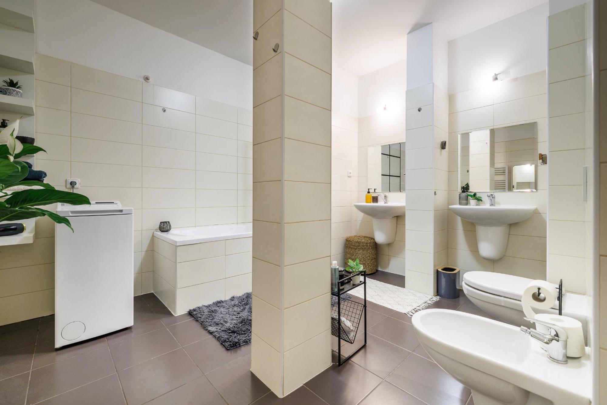 Spacious Flat & Parking Possibility, 3 Stops To Wenceslav Square Prag Eksteriør billede