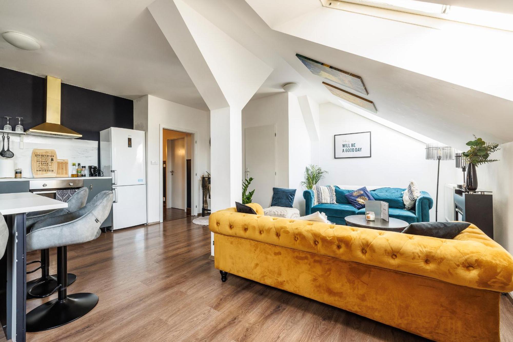 Spacious Flat & Parking Possibility, 3 Stops To Wenceslav Square Prag Eksteriør billede
