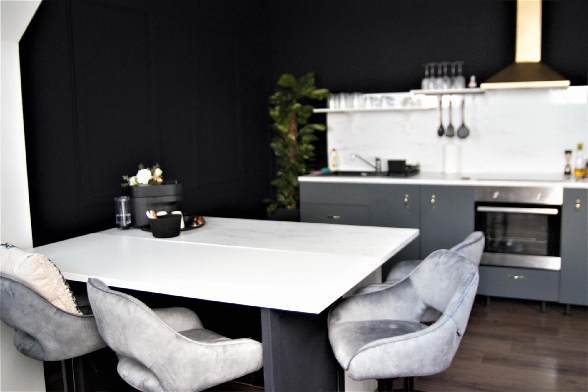 Spacious Flat & Parking Possibility, 3 Stops To Wenceslav Square Prag Eksteriør billede